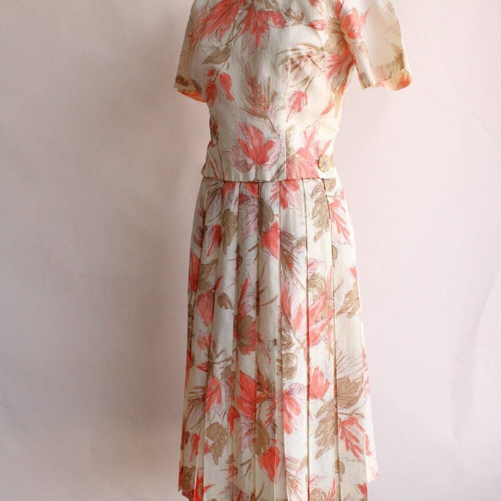 Vintage 1960s Dress, Floral Print With Lucite Buttons, Full Skirt Peach Pink - Picture 7 of 10